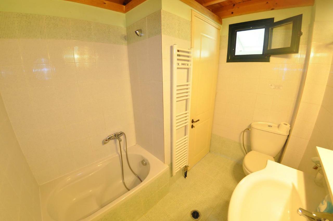 Byronas Apartments Палеокастрица Екстериор снимка